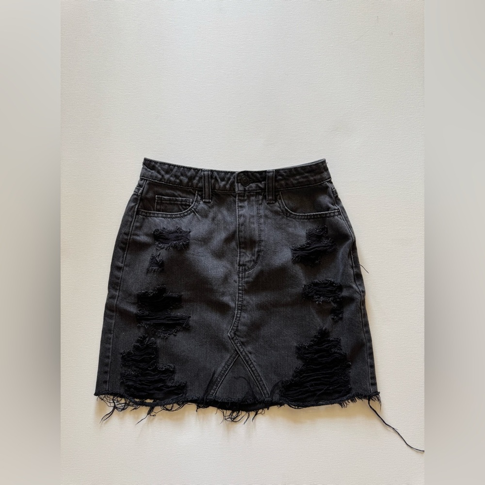 ✨Vintage Y2K Hollister Distressed Black Denim Skirt✨